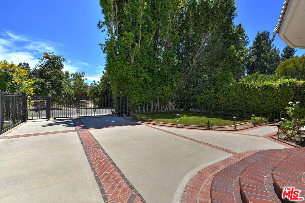 main property photo 26