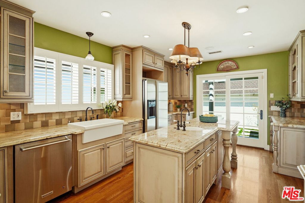 main property photo 17