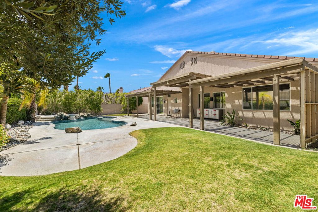 main property photo 16