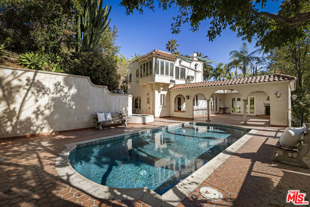 main property photo 40