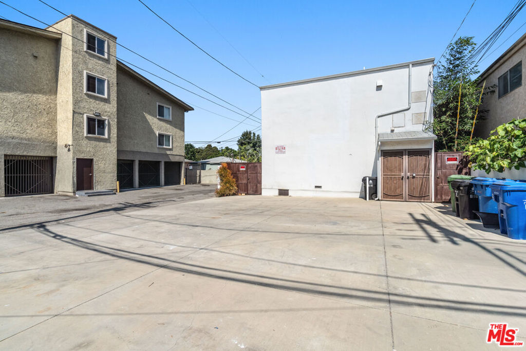 main property photo 11