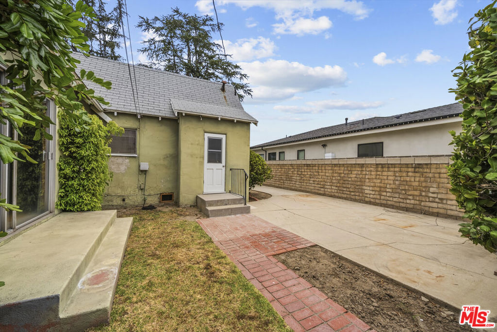 main property photo 23