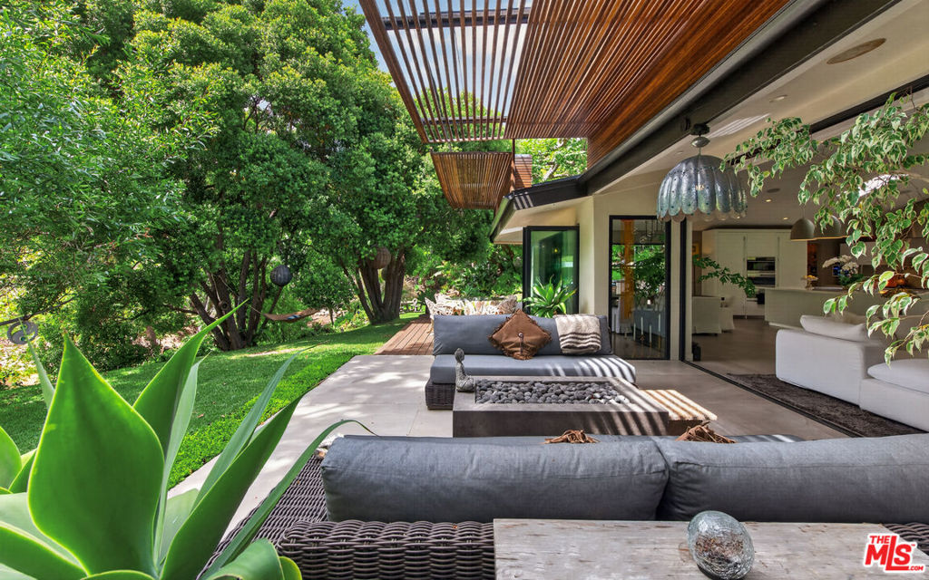 main property photo 10