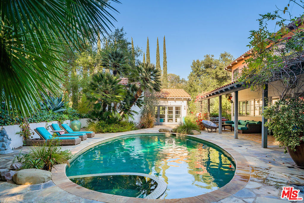main property photo 33