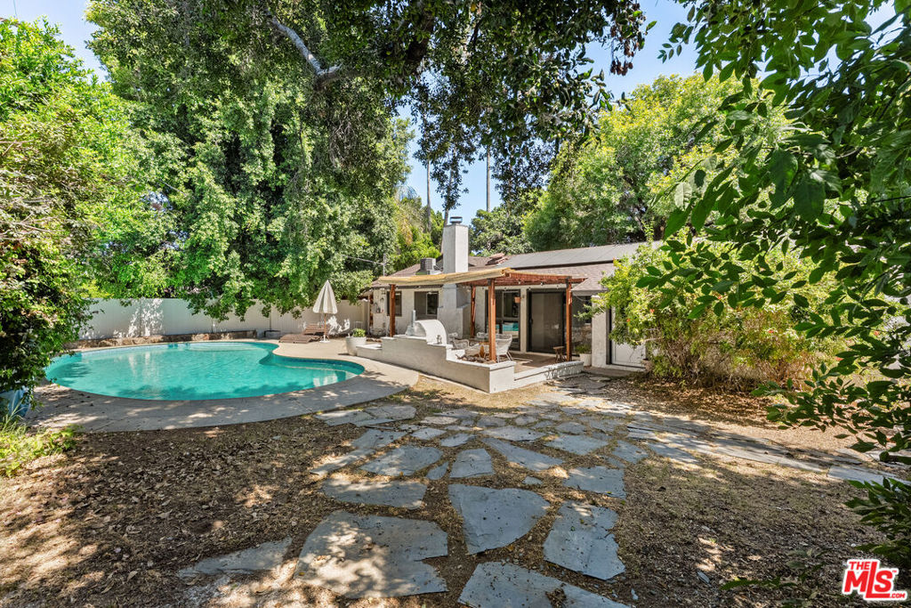 main property photo 22