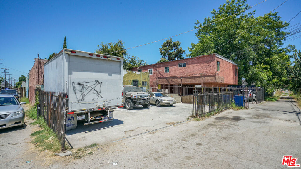main property photo 10