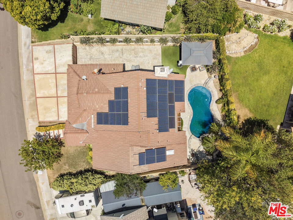 main property photo 35
