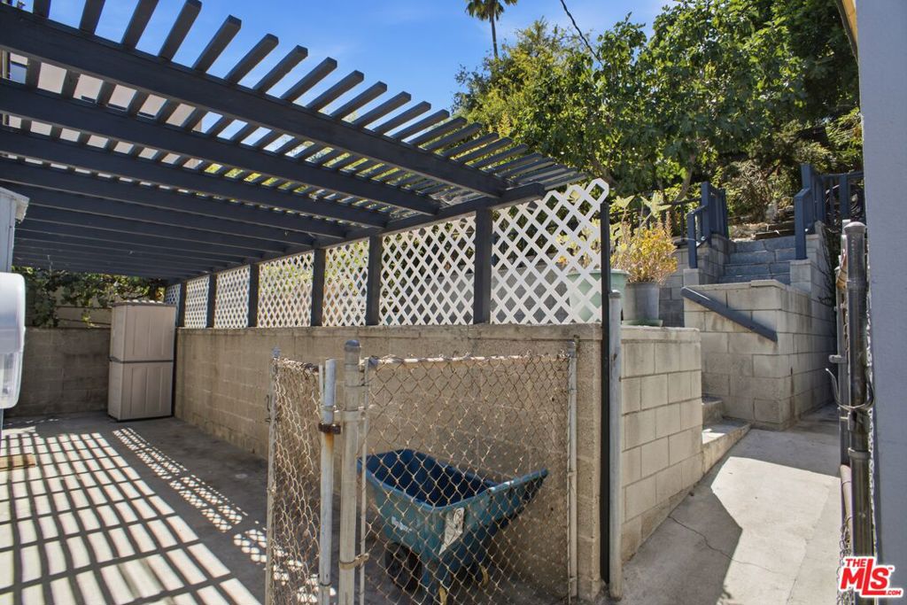main property photo 10