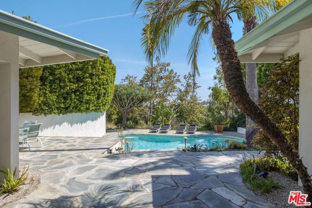 main property photo 13