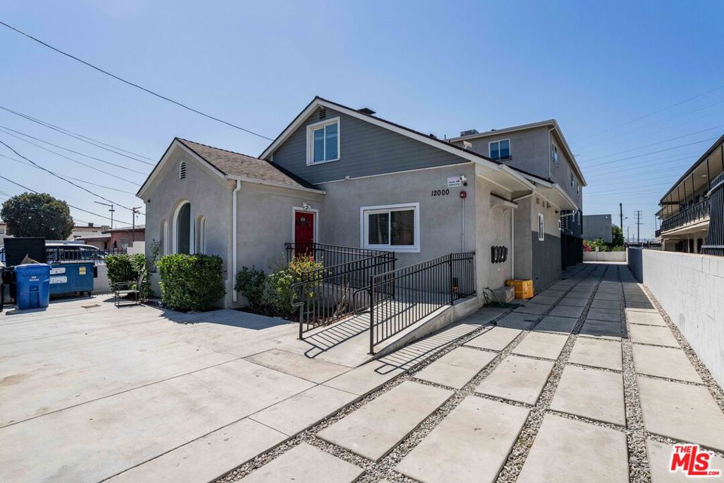 main property photo 13