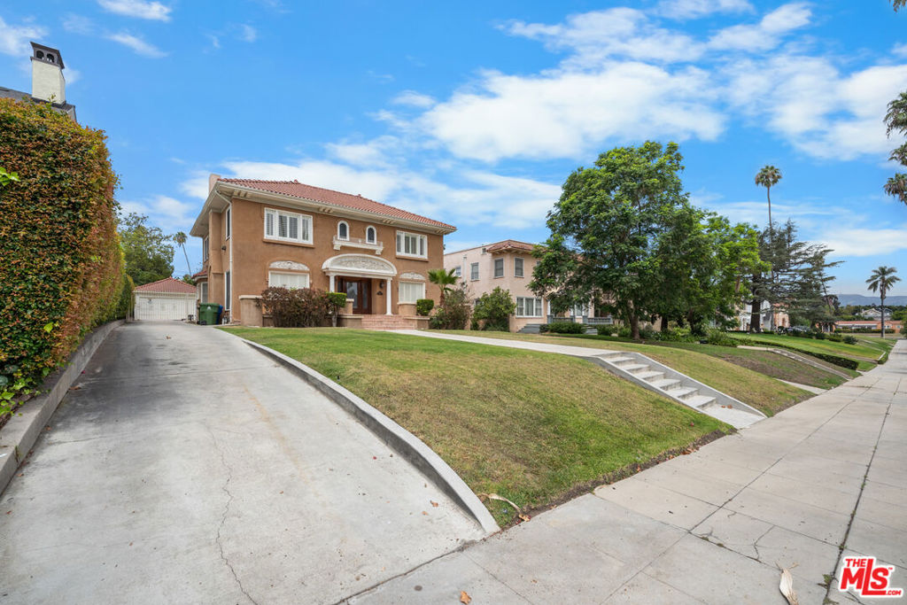 main property photo 40