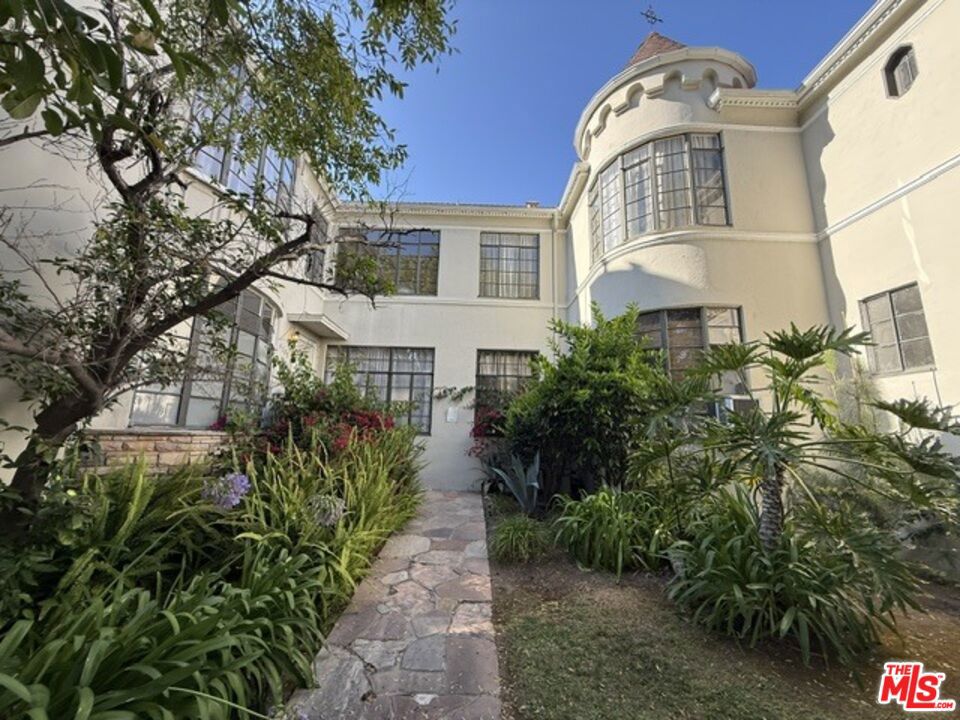 main property photo 10