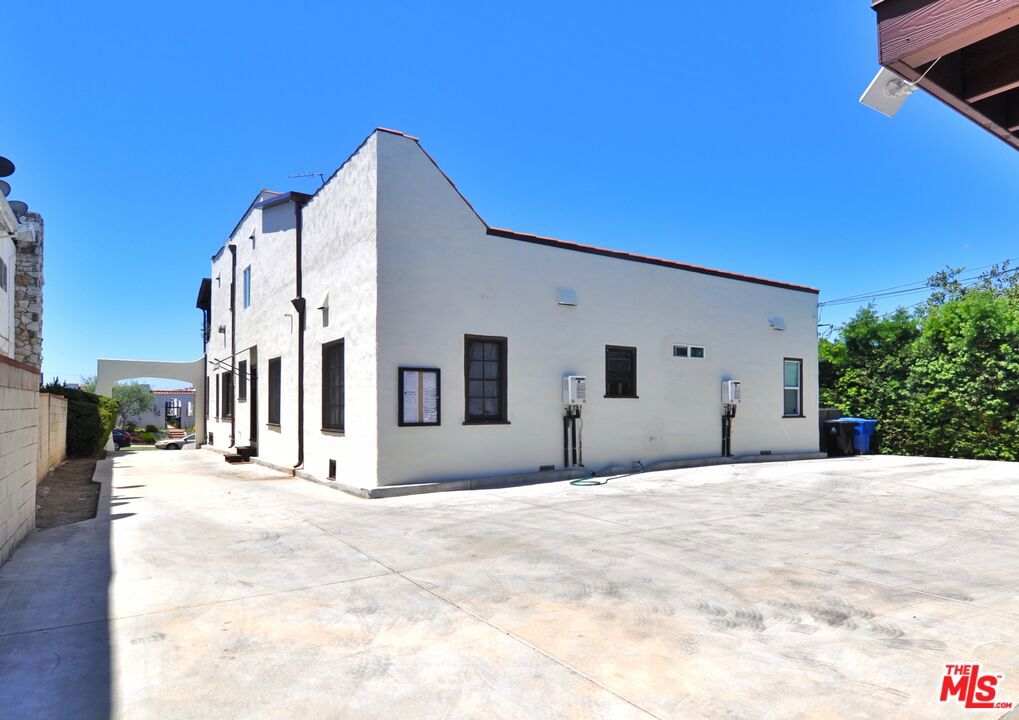 main property photo 4