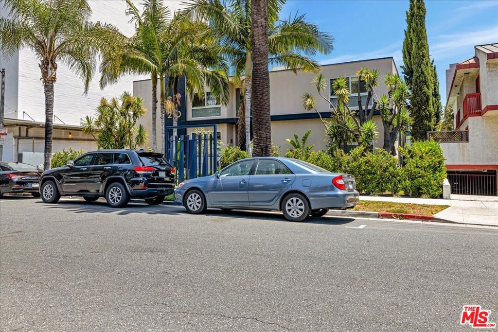 main property photo 17
