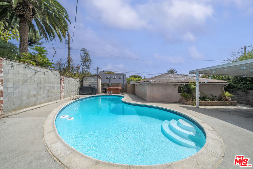 main property photo 25