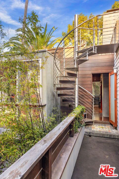 main property photo 35