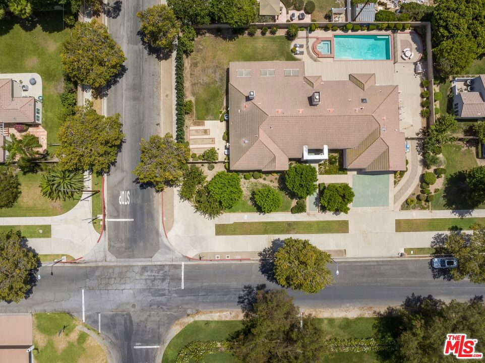 main property photo 39