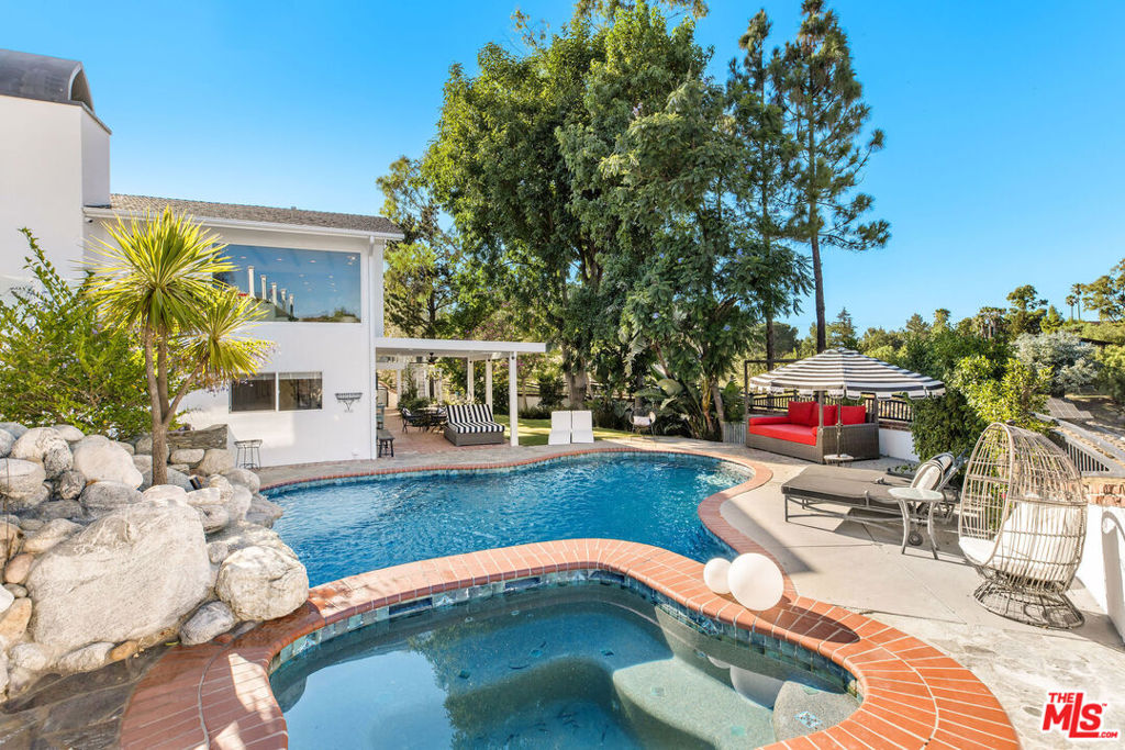 main property photo 41