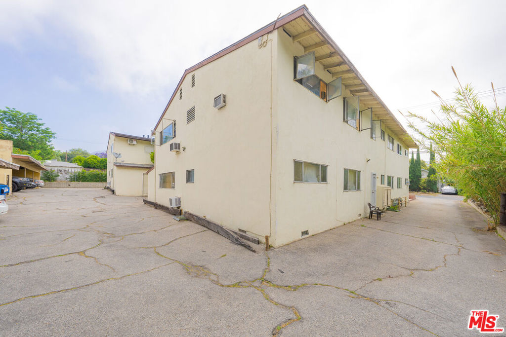 main property photo 17