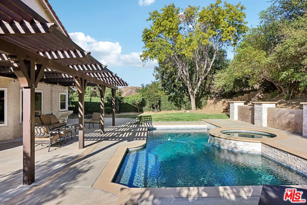 main property photo 40
