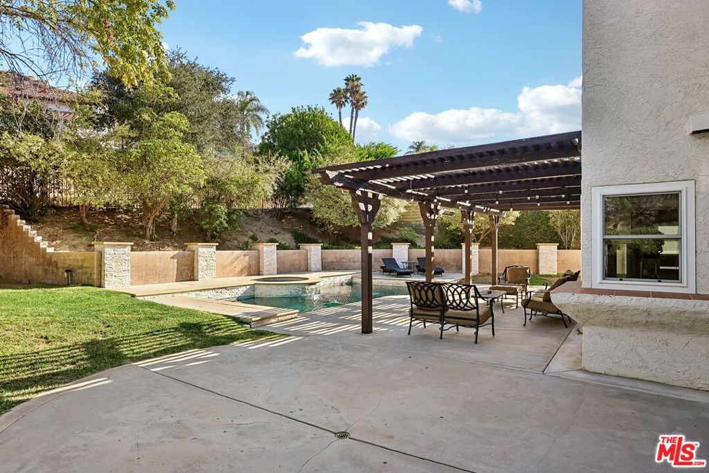 main property photo 45