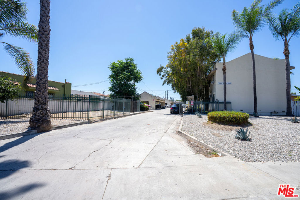 main property photo 10