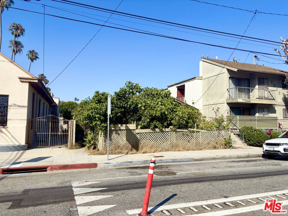main property photo 23