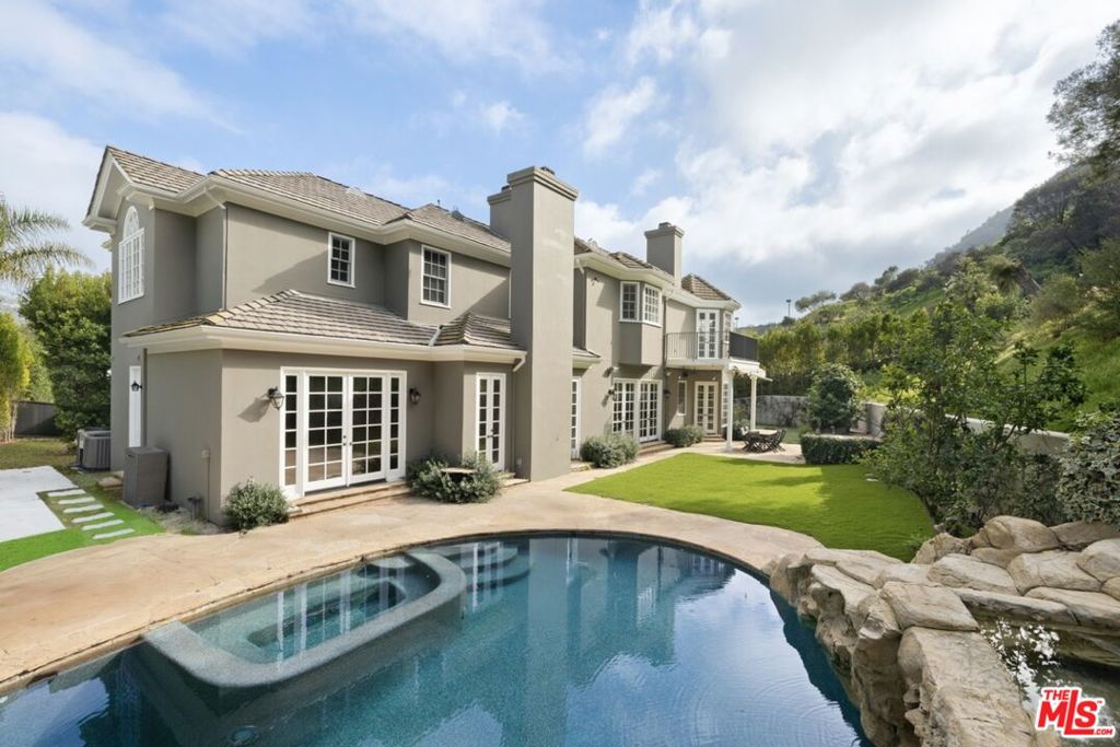 main property photo 22