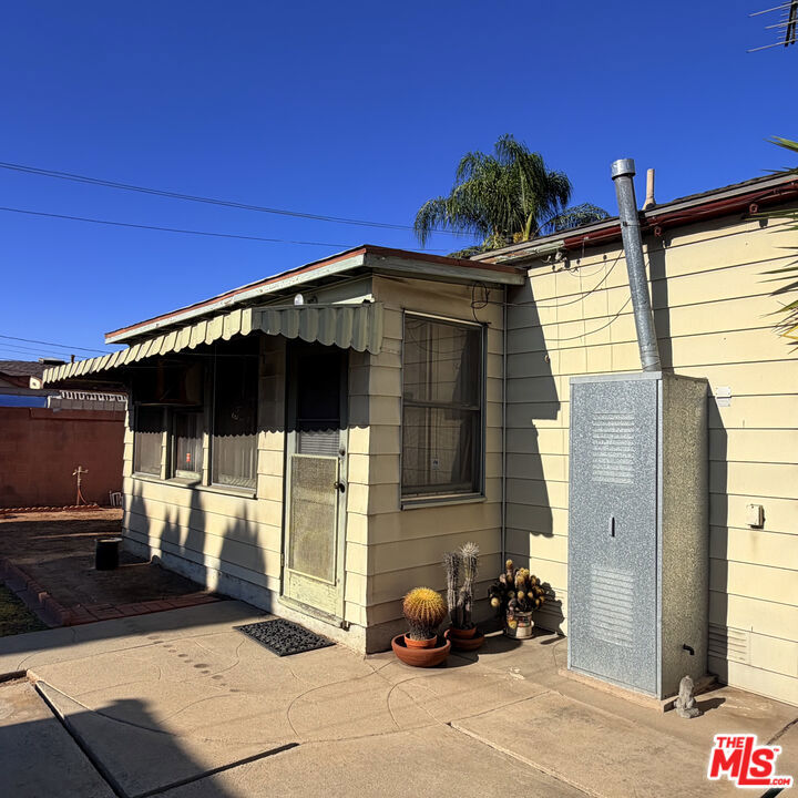 main property photo 11