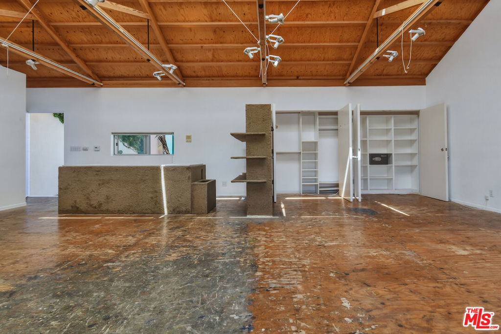 main property photo 44