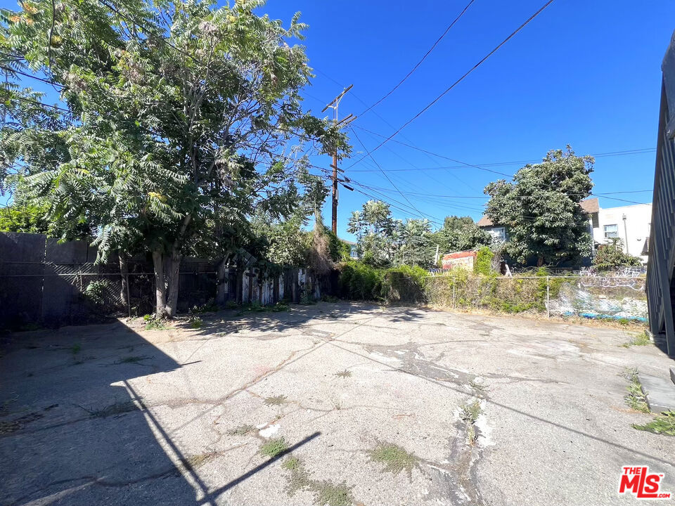 main property photo 10