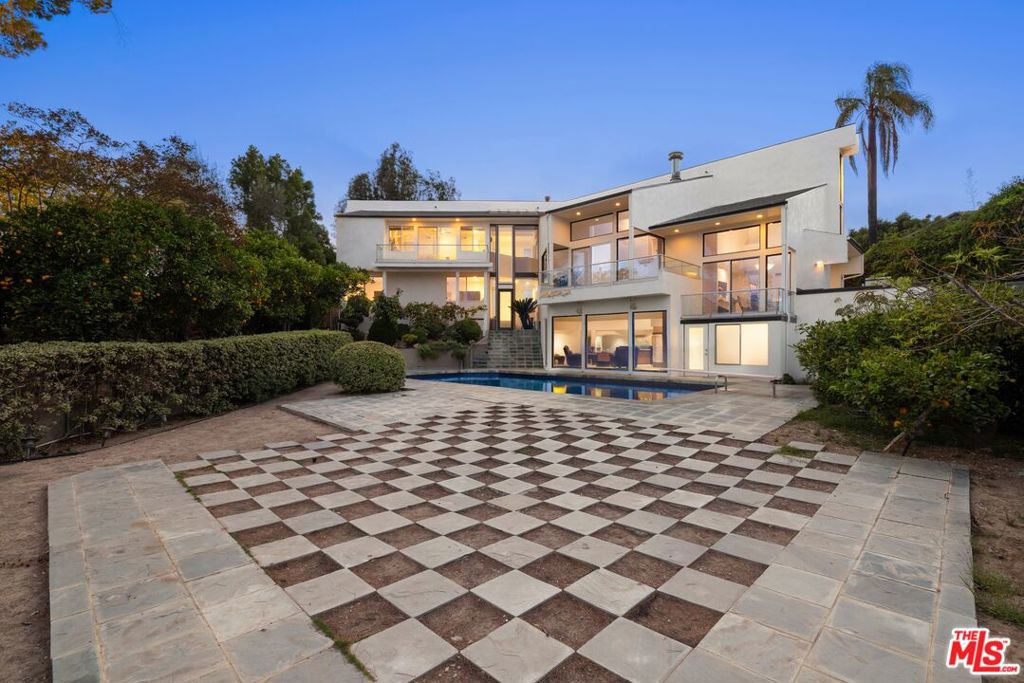 main property photo 21