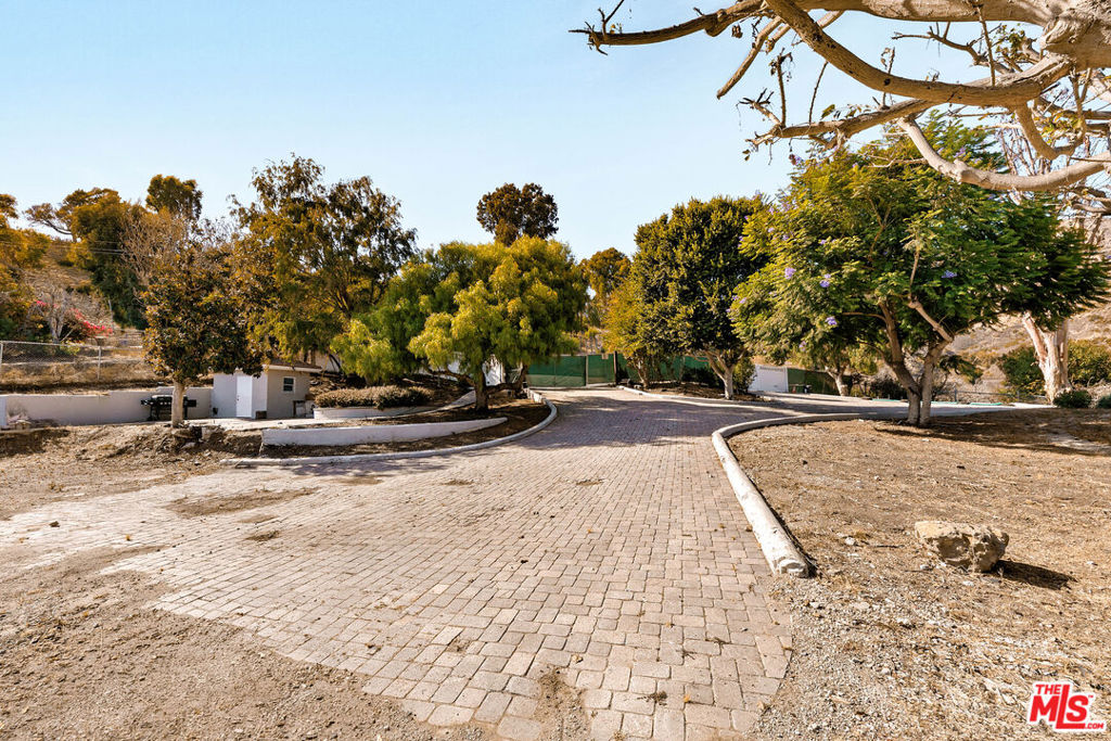 main property photo 22