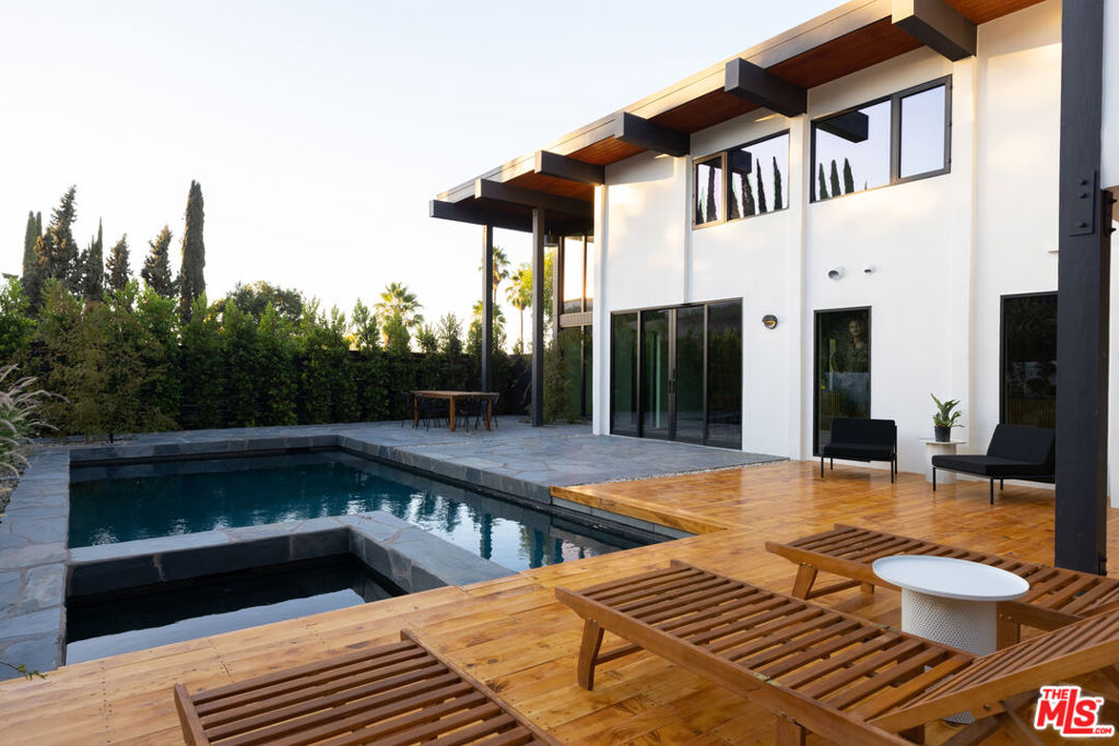 main property photo 50