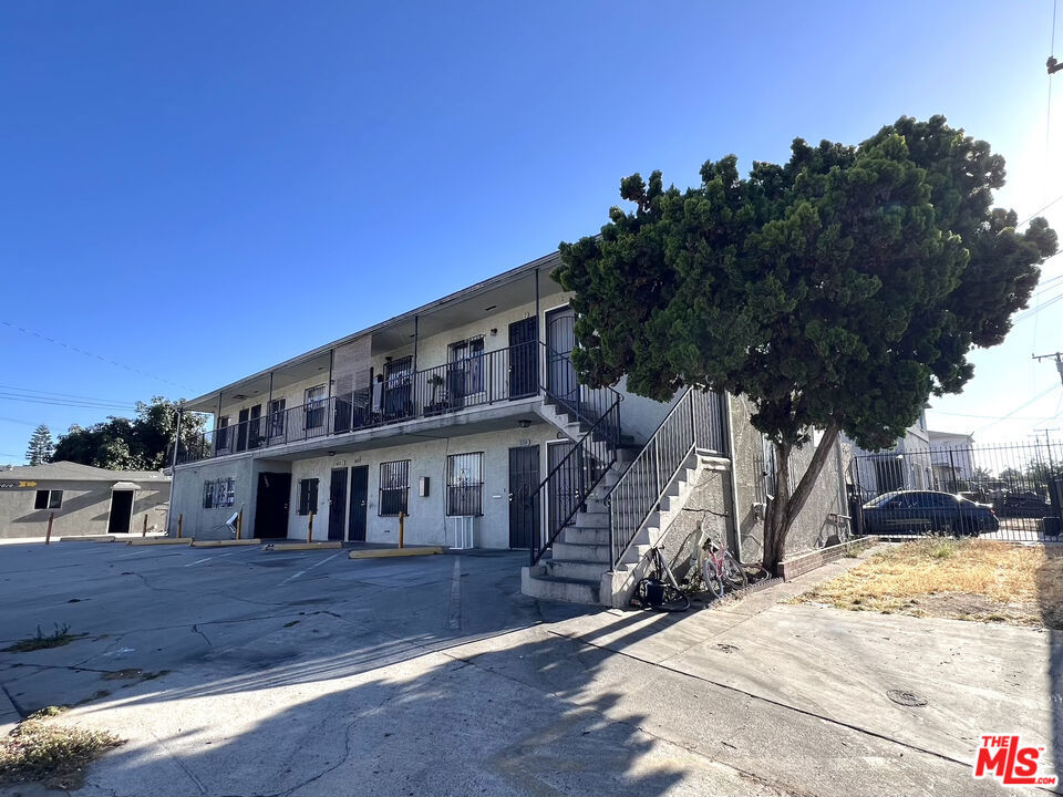 main property photo 11