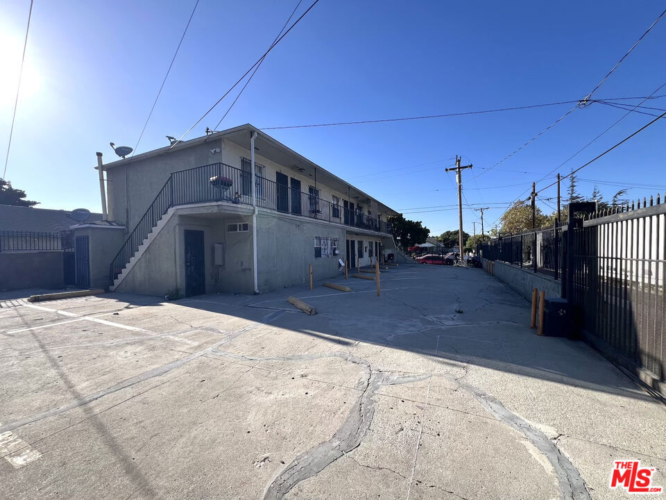 main property photo 12