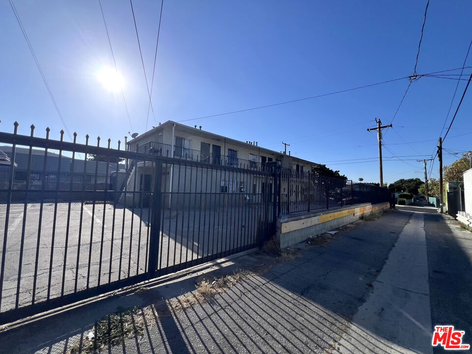 main property photo 13