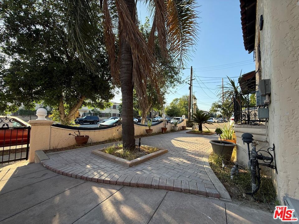 main property photo 11