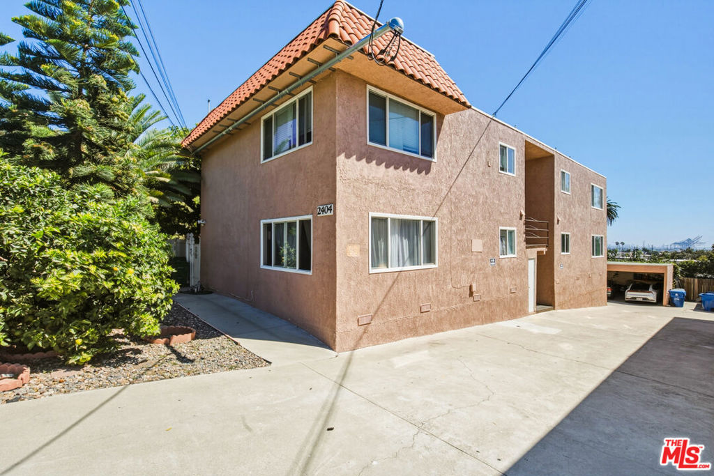 main property photo 10