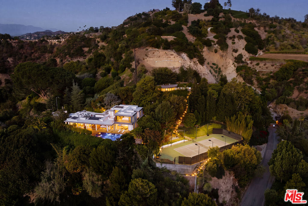 main property photo 14