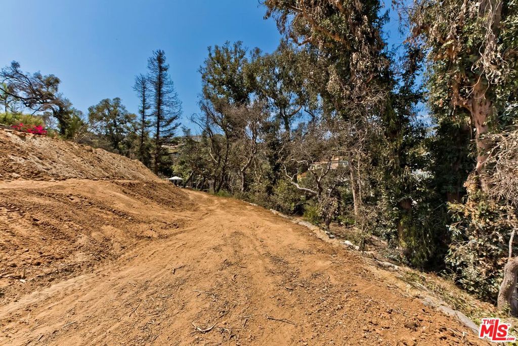 main property photo 17