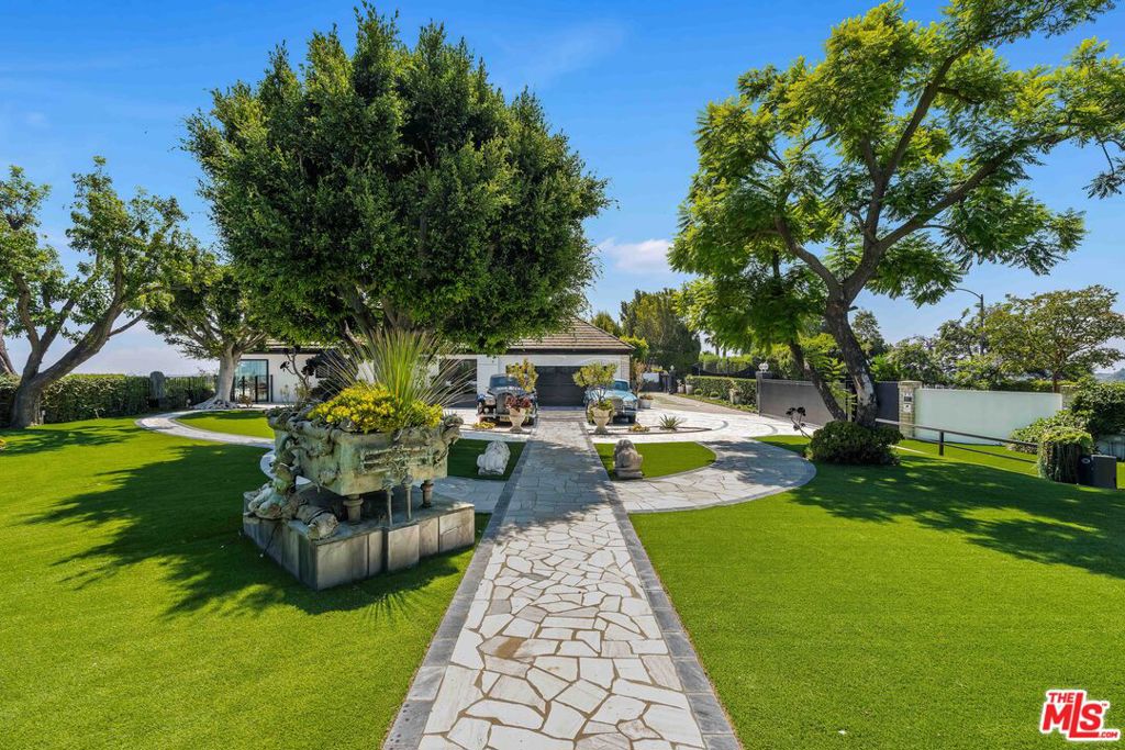 main property photo 13