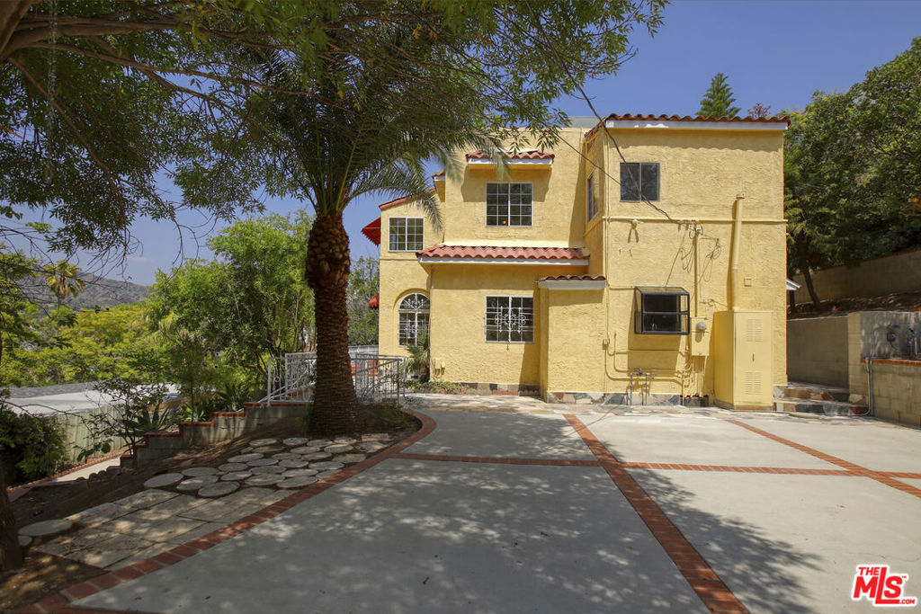 main property photo 17