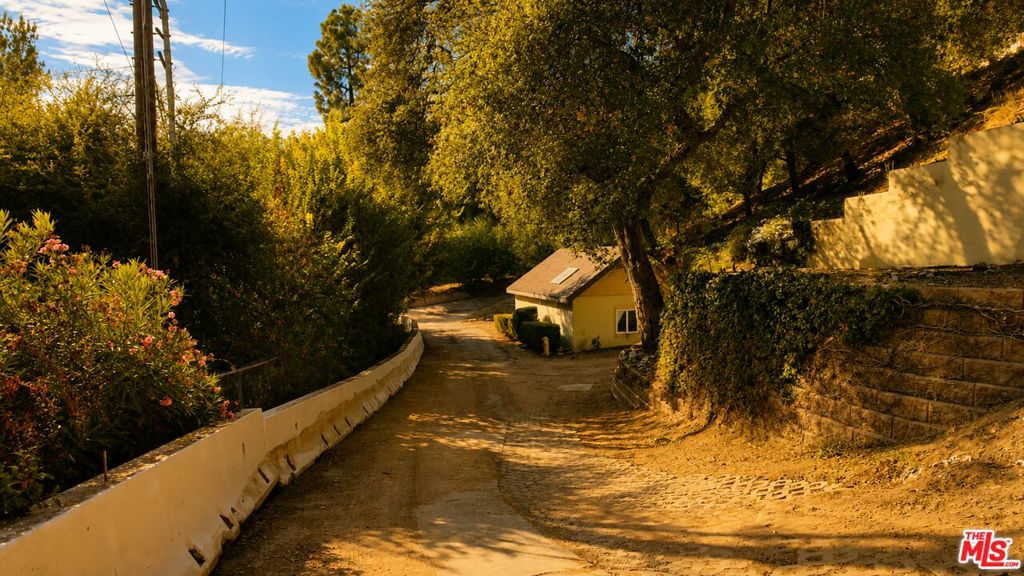 main property photo 11