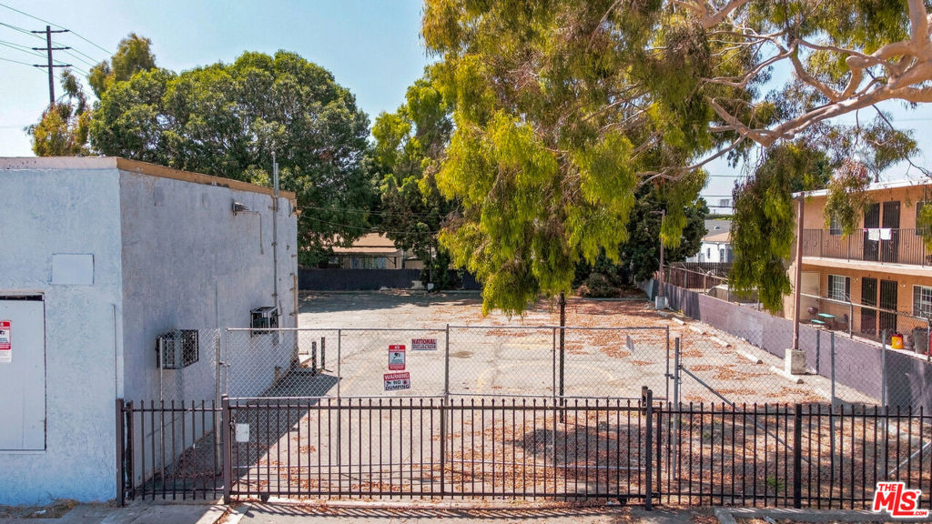 main property photo 11