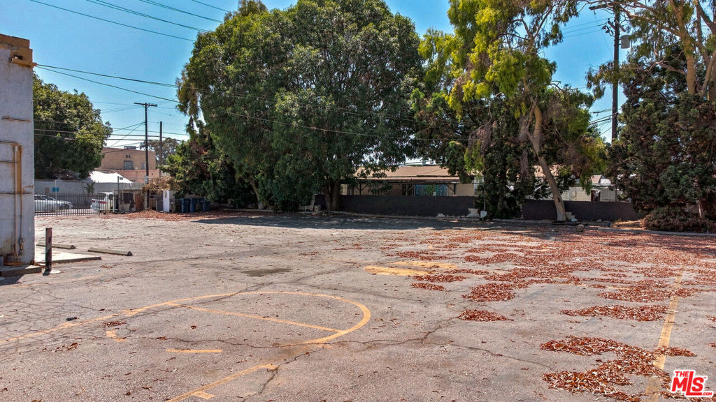 main property photo 12