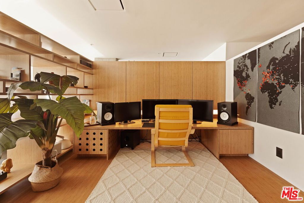 main property photo 17