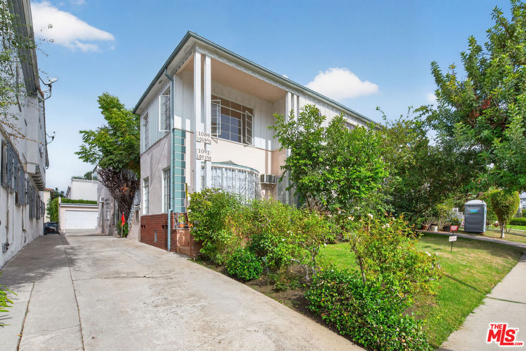 main property photo 12