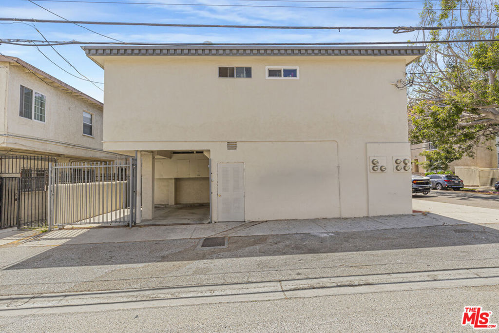 main property photo 6