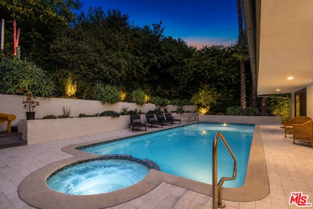 main property photo 15